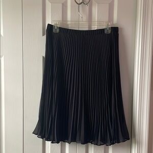 Elegant Black Mini-Pleated Skirt